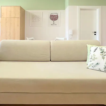 Cozy Nest Golem- 1 Min From The Golem (Tirana)